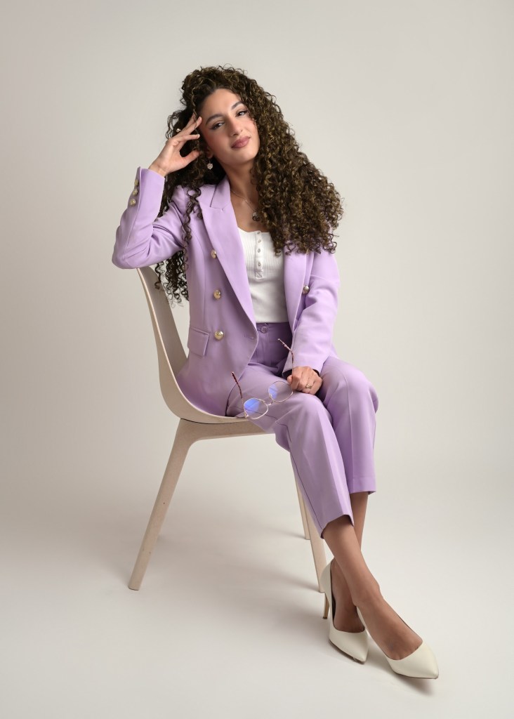 Coach professionnelle certifiée Farrah Khaldi Benazouz portrait professioinnel